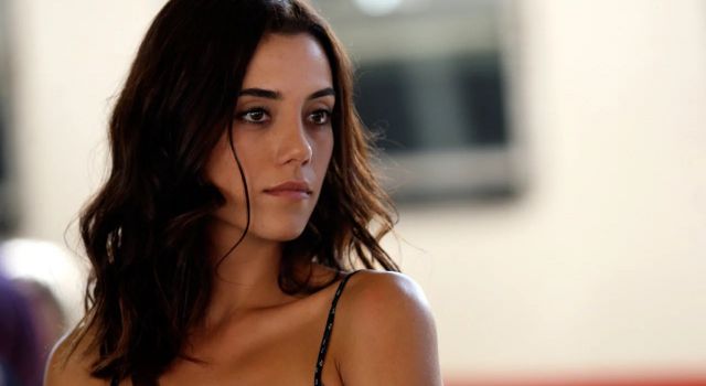 Cansu Dere hastaneye kaldırıldı
