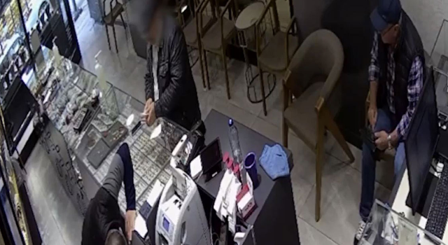 Kuyumculara sahte altın satan 2 şüpheliye suçüstü; o anlar kamerada