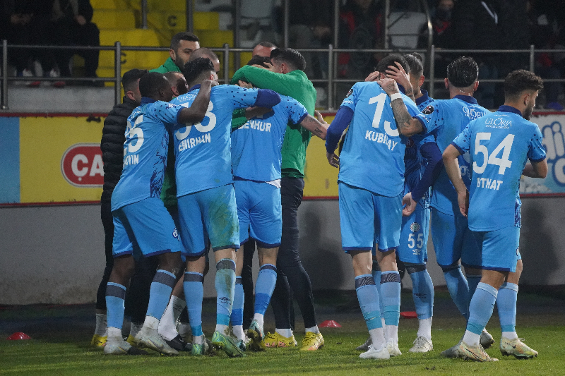 Çaykur Rizespor Denizlispor'u Geçti