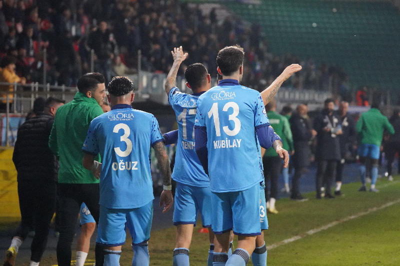 Çaykur Rizespor Denizlispor'u Geçti