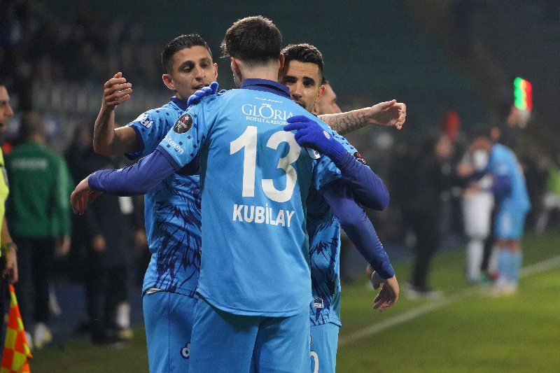 Çaykur Rizespor Denizlispor'u Geçti