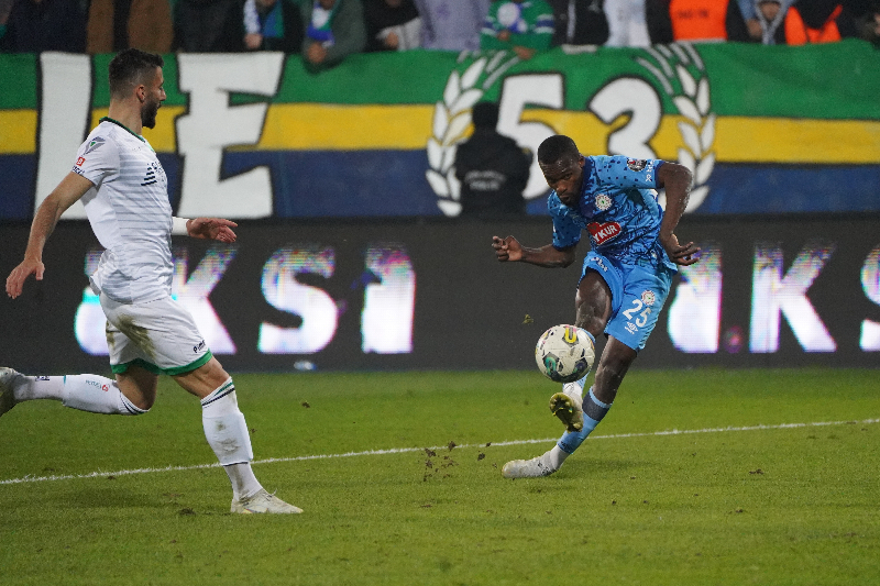 Çaykur Rizespor Denizlispor'u Geçti