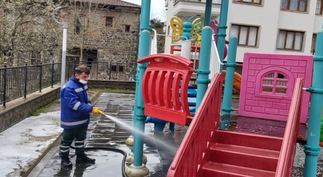 Rize Belediyesi şehir genelinde temizlik çalışmalarına devam ediyor
