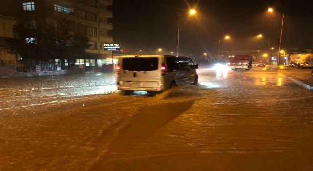 Rize'de Şiddetli Yağış Su Baskınlarına Neden Oldu