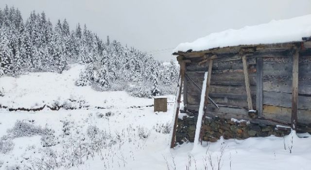 Rize’de Yaylalar Beyaza Büründü. Kar Kalınlığı 20 Santimetrenin Üzerine Çıktı