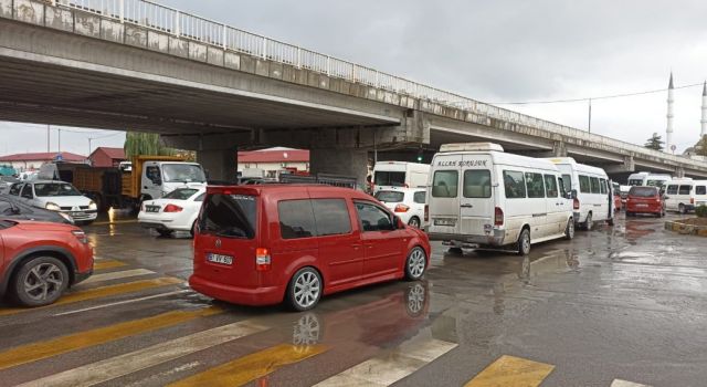 Trabzon'da kaza trafiği kilitledi