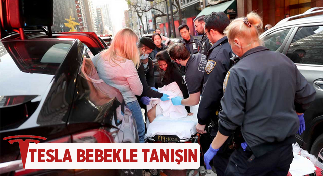 'Tesla Bebek' ile Tanışın: Bir Kadın, Tesla Kendi Kendine Giderken Arabada Doğum Yaptı