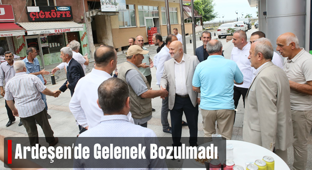 Ardeşen’de Gelenek Bozulmadı Ardeşen’de Halk Bayramlaşması Düzenlendi