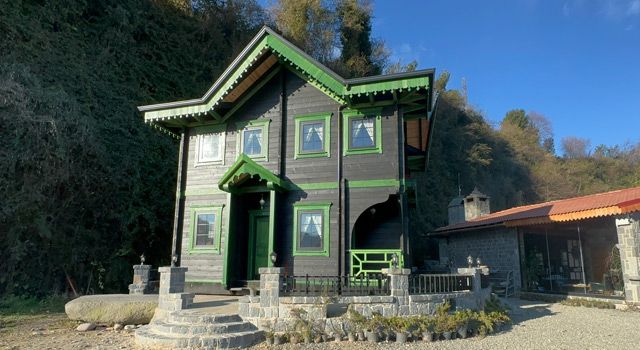 Rize'de bu evi görenler şaşkına döndü! Tek tuşla evin yönünü değiştiriyor