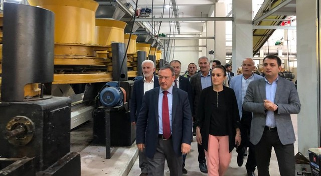 Kaymakam Öznay ve Belediye Başkanı Haşimoğlu’ndan Çay Fabrikası Ziyareti