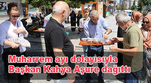 Muharrem Ayı Dolayısıyla Ardeşen’de Aşure Dağıtıldı