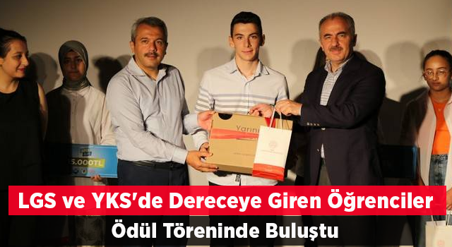 LGS ve YKS'de Rize'de Dereceye Giren Öğrenciler İçin Ödül Töreni Düzenlendi