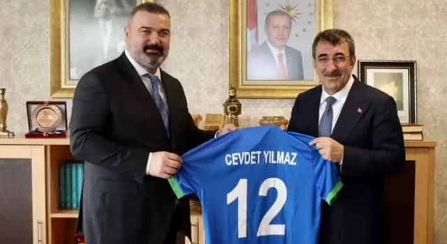 Cumhurbaşkanı Yardımcısı Cevdet Yılmaz, Çaykur Rizespor'u ziyaret etti
