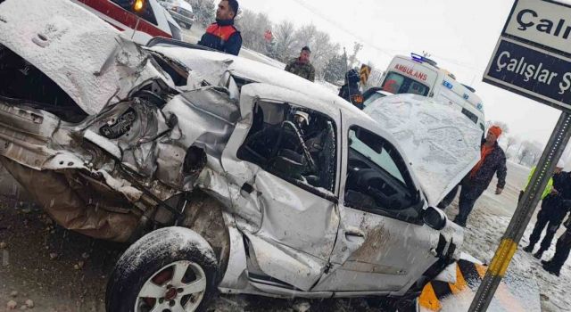 Afyonkarahisar’da Trafik Kazası: 5 Yaralı