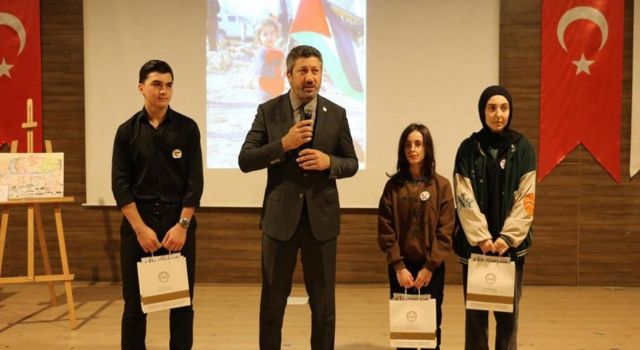 Filistin İçin Kazandıkları Ödülleri Filistin’e Bağışladılar