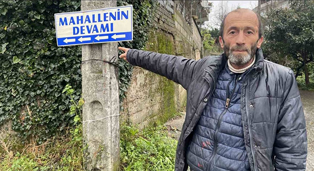 Mahallenin Devamını Tabelayla Gösteriyor