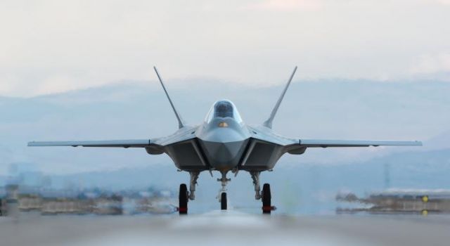 Ankara'da tarihi gün! 'KAAN' gökyüzüyle buluştu... Uzmanlar KAAN'ı anlattı: F-35'ten daha üstün