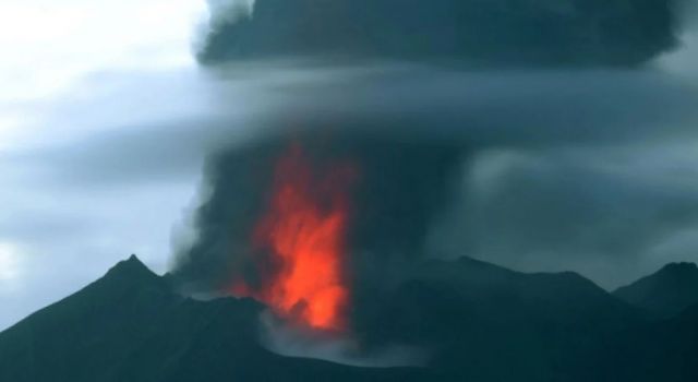 Japonya'da Sakurajima Yanardağı patladı