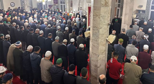 Rize'de hatimle teravih namazı büyük ilgi ile sürdürülüyor
