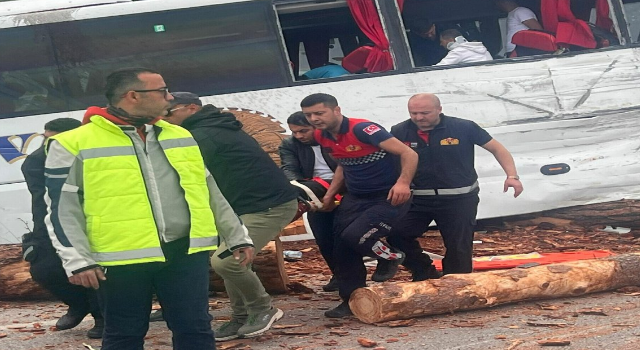 Çanakkale'de zincirleme kaza; 6 ölü, çok sayıda yaralı var