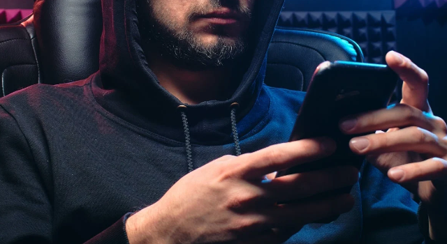 FBI'dan telefon kullanıcılarına uyarı: Metin dolandırıcılığına dikkat edin
