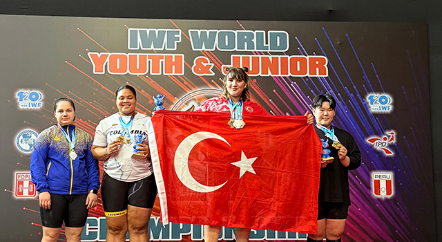 Milli halterci Fatmagül Çevik, dünya şampiyonu