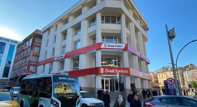 Rize'de Acele Kamulaştırma. Ziraat Bankası Alanı Meydana Katılacak