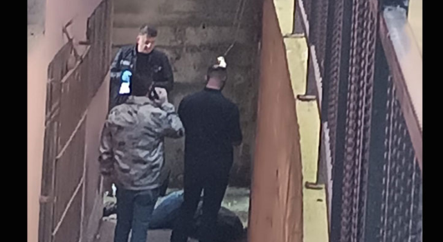 Rize'de Şüpheli Ölüm: 25 Yaşındaki Genç Apartman Bahçesinde Ölü Bulundu
