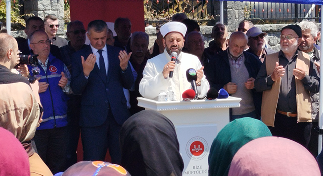 Rize’den 248 kişilik hac kafilesi dualarla kutsal topraklara uğurlandı