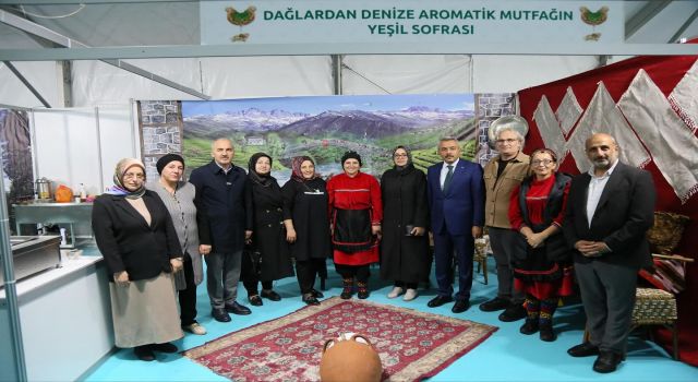 Vali Baydaş ve Başkan Metin, Rize Gastronomi Günleri’ni Ziyaret Etti