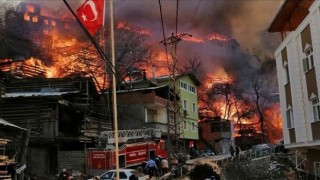 Artvin'de köyde yangın; 50'ye yakın ev alevlere teslim oldu