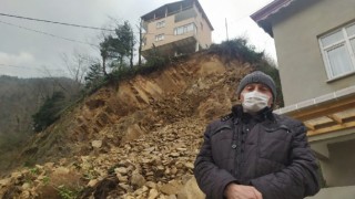 Rize'de Toprak Kayması Nedeniyle 3 Ev Tahliye Edildi