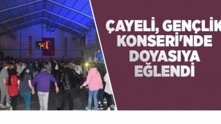 Çayeli, Gençlik Konseri'nde doyasıya eğlendi