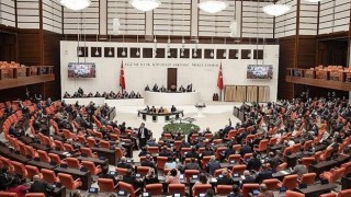 20 maddelik teklif Meclis'te kabul edildi: En düşük emekli maaşının artışı yasalaştı