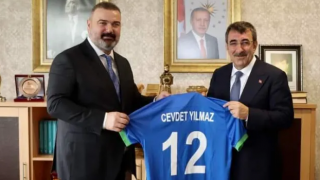 Cumhurbaşkanı Yardımcısı Cevdet Yılmaz, Çaykur Rizespor'u ziyaret etti