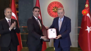 Çayeli Kaymakamına Ödülünü Cumhurbaşkanı Erdoğan verdi