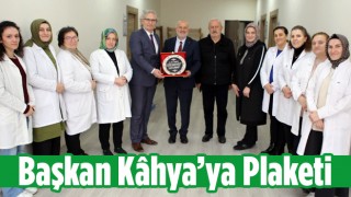 Başkan Kahya’ya Teşekkür Plaketi