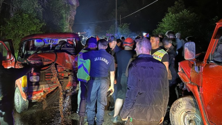 Rize'de iki kamyonetin çarpıştığı kazada 4 kişi yaralandı