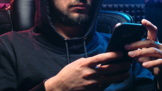 FBI'dan telefon kullanıcılarına uyarı: Metin dolandırıcılığına dikkat edin