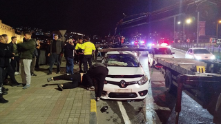 Kaldırımda yürürken otomobilin çarptığı yaya ağır yaralandı