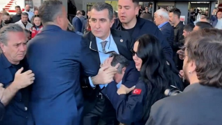 Özgür Özel'e cenaze töreni çıkışında yumruklu saldırı,