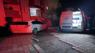Pompalı tüfekle kız arkadaşını ve kendini yaraladı