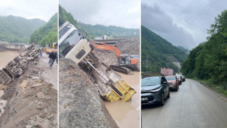 Trabzon-Bayburt karayolunda taş kamyonu devrildi, yol ulaşıma kapandı