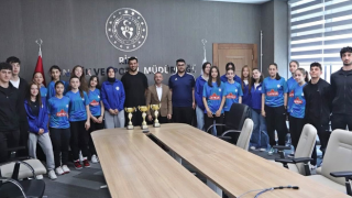 Rize'nin Başarılı Basketbolcuları İl Müdürü Öztürk'ü Ziyaret Etti