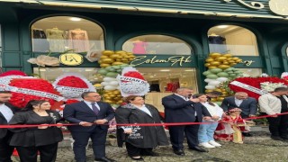 Rizespor Başkanı Açılışa Katıldı, “Gülümsemeyi Unutma” Hediyesi Verildi